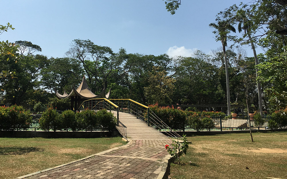 Rajapaksa Park, a tranquil oasis in the centre of Negombo